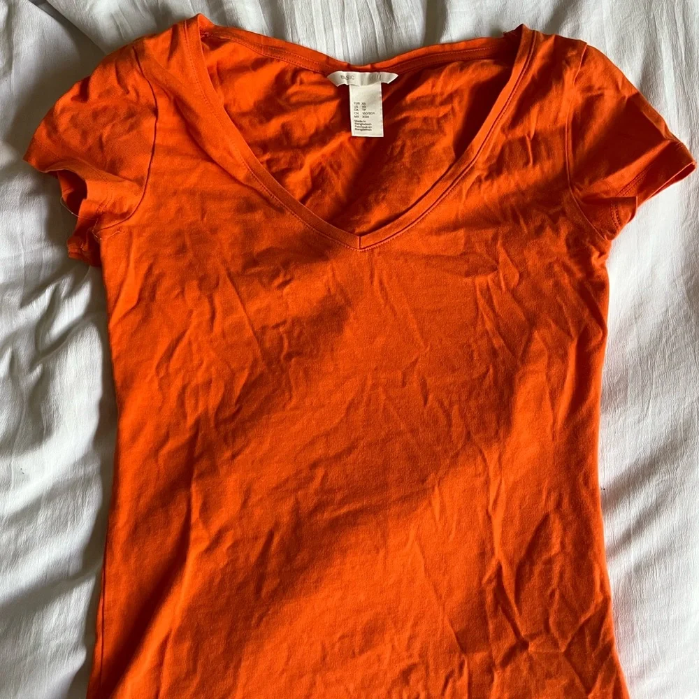 Orange basic tee - Picture 2 of 2
